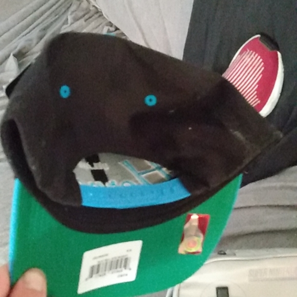 Vintage East Coast college sports snapbacks. - Picture 8 of 17